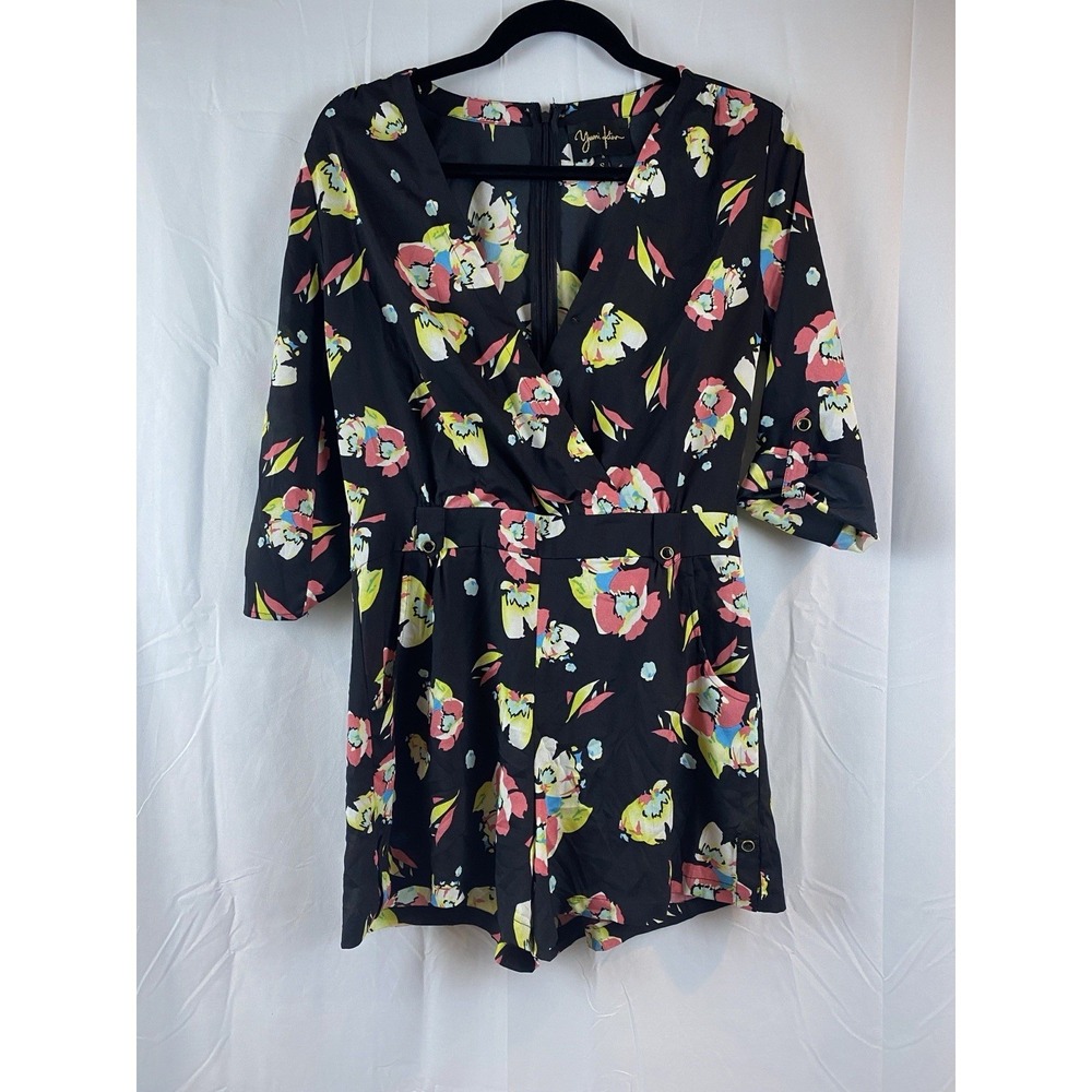 Yumi Kim Women's Size‎ Small Black Floral Romper V Neck 3/4 Sleeve Pockets